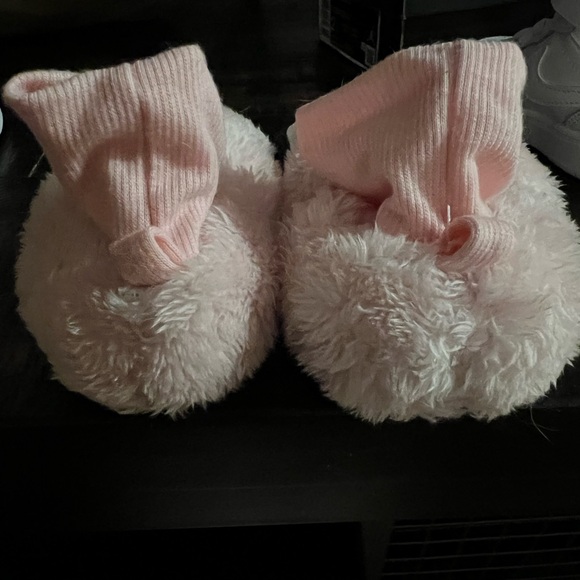 Carters pink dinosaur slippers size 12-18 month great condition never worn - Picture 3 of 4